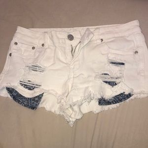 Distressed Juniors shorts with pockets for show
